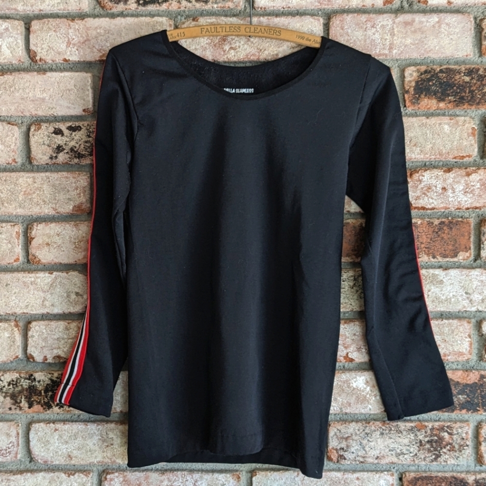🖤 Bella Seamless Long Sleeve Black Athletic Top Fuzzy Lined Red & White Stripe